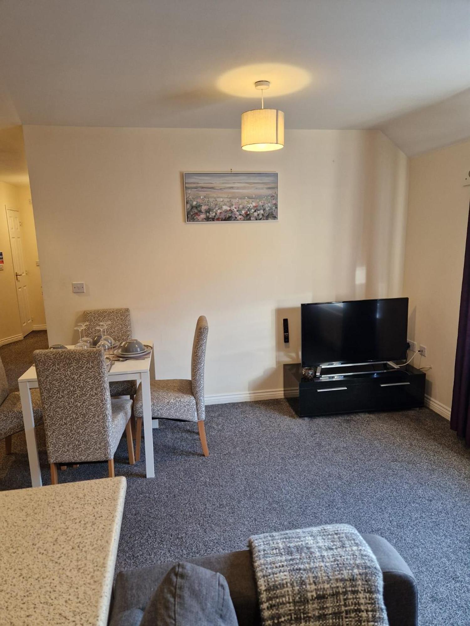 Hereford - Mayflower Coach House, Modern 2 Bedroom Property With Parking, Located South Of Hereford City, Suitable For Small Family, Couple Or Contractors - Sleeps Up To 5 Guests - Hosted By Rentmyhouse Buitenkant foto