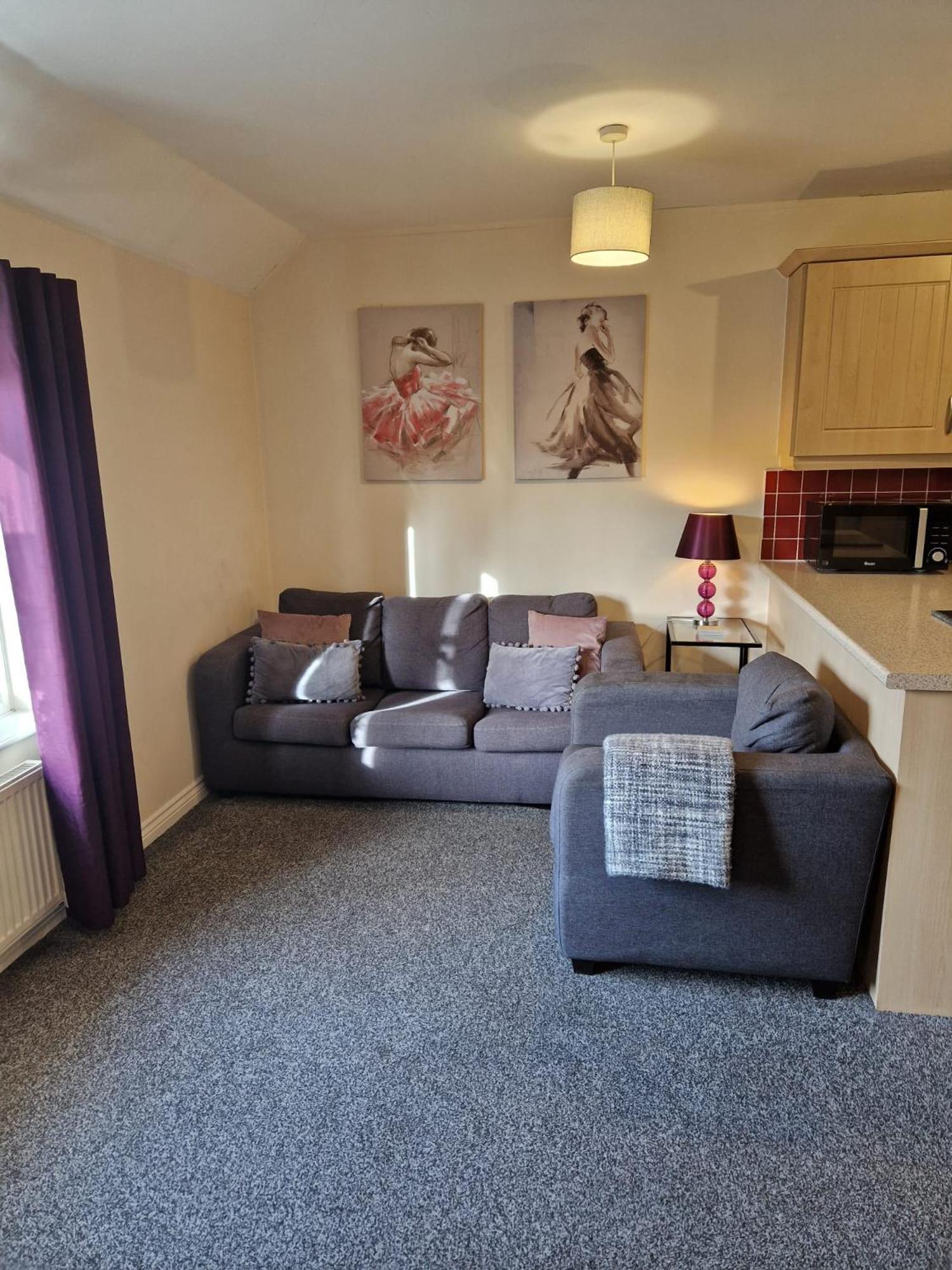 Hereford - Mayflower Coach House, Modern 2 Bedroom Property With Parking, Located South Of Hereford City, Suitable For Small Family, Couple Or Contractors - Sleeps Up To 5 Guests - Hosted By Rentmyhouse Buitenkant foto