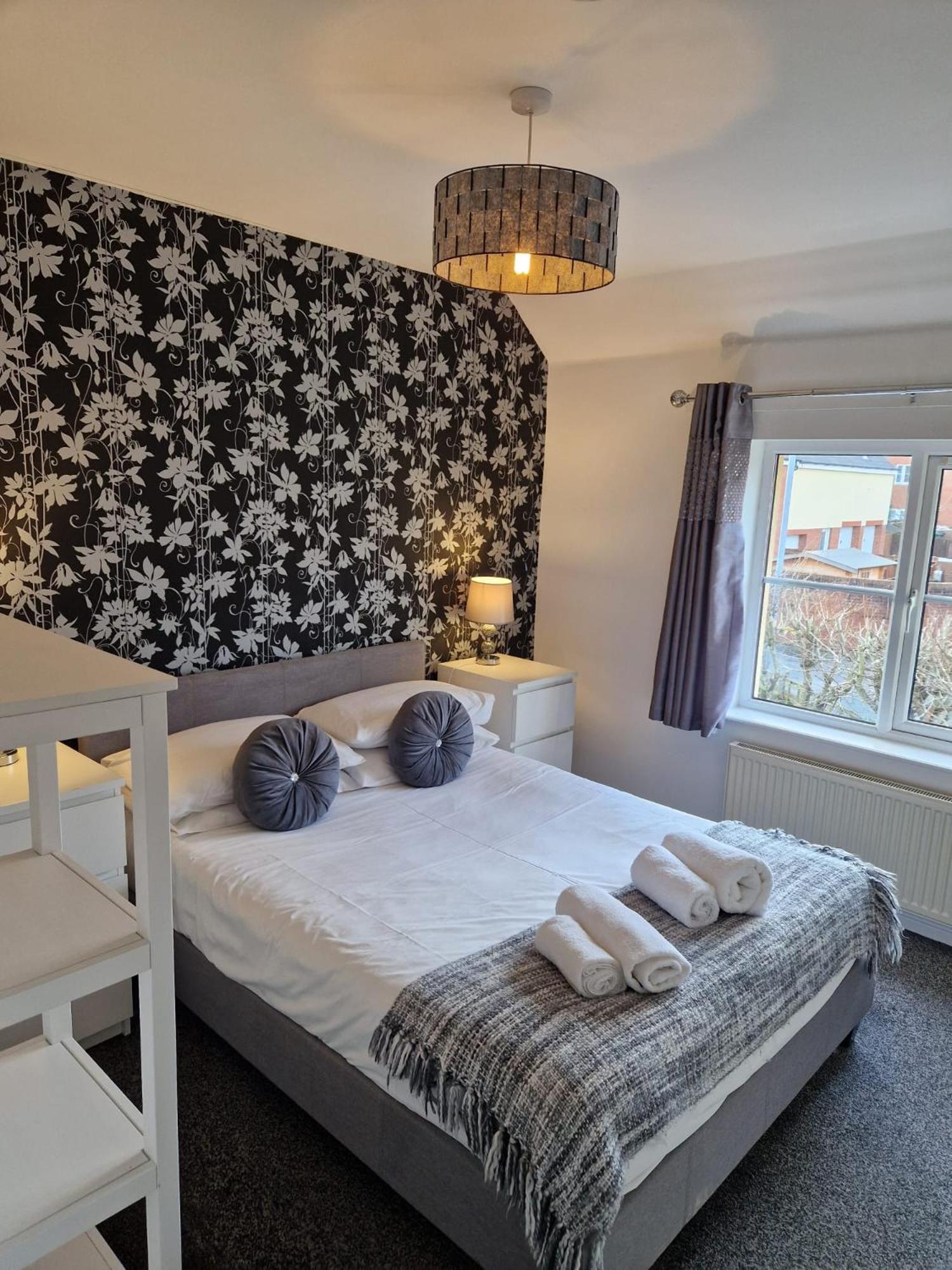 Hereford - Mayflower Coach House, Modern 2 Bedroom Property With Parking, Located South Of Hereford City, Suitable For Small Family, Couple Or Contractors - Sleeps Up To 5 Guests - Hosted By Rentmyhouse Buitenkant foto