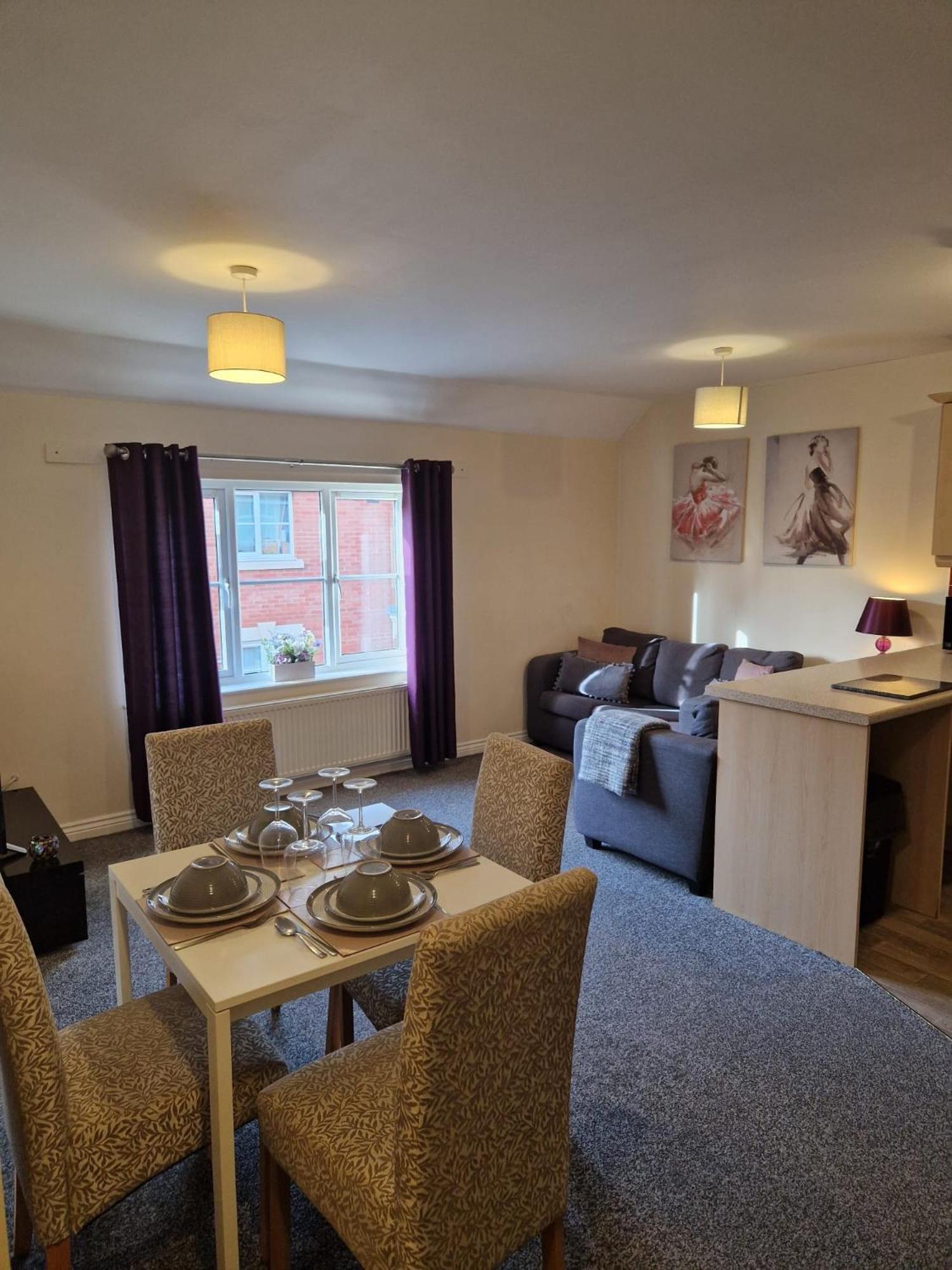 Hereford - Mayflower Coach House, Modern 2 Bedroom Property With Parking, Located South Of Hereford City, Suitable For Small Family, Couple Or Contractors - Sleeps Up To 5 Guests - Hosted By Rentmyhouse Buitenkant foto